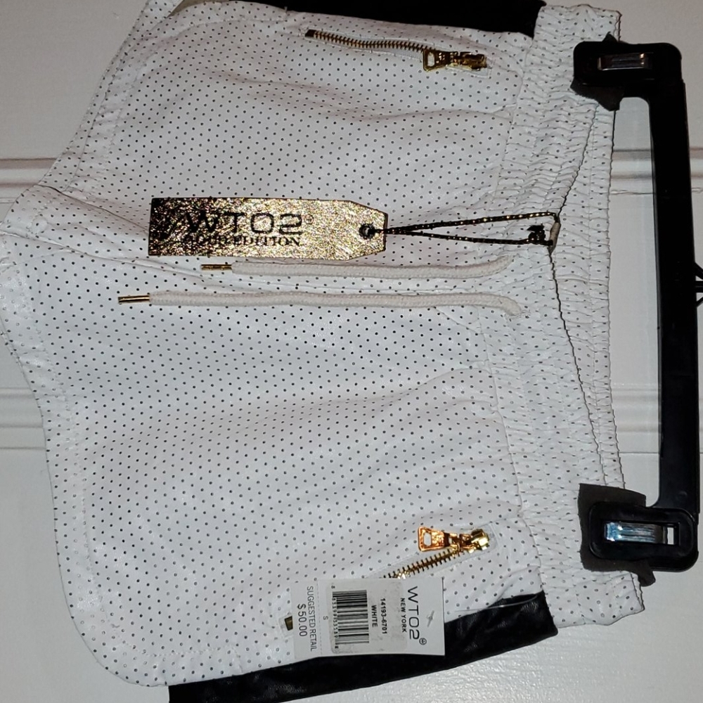 Shorts - Picture 3 of 3